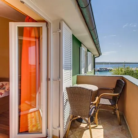 House Marissa By The Sea With Sea View Nerezine