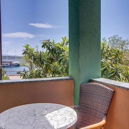 House Marissa By The Sea With Sea View Nerezine