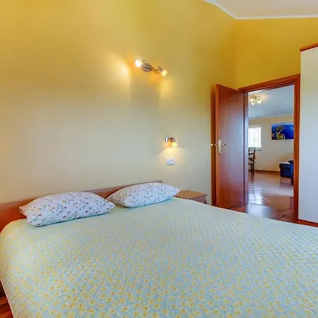 House Marissa By The Sea With Sea View Nerezine